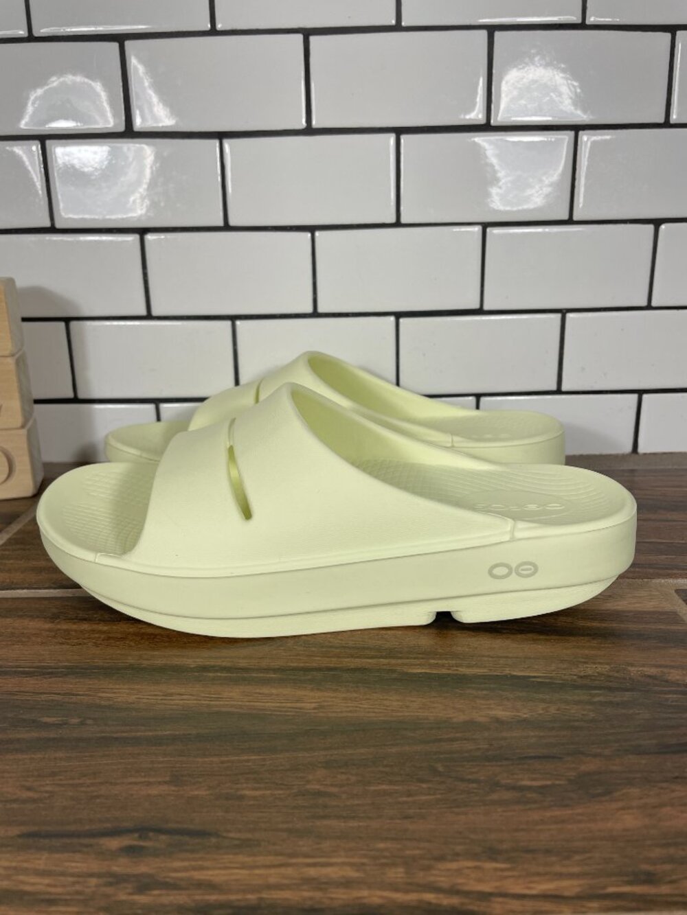 OOFOS OOahh Shoes Womens Size 6 Yellow Recovery Comfort Slip On Slide Sandals